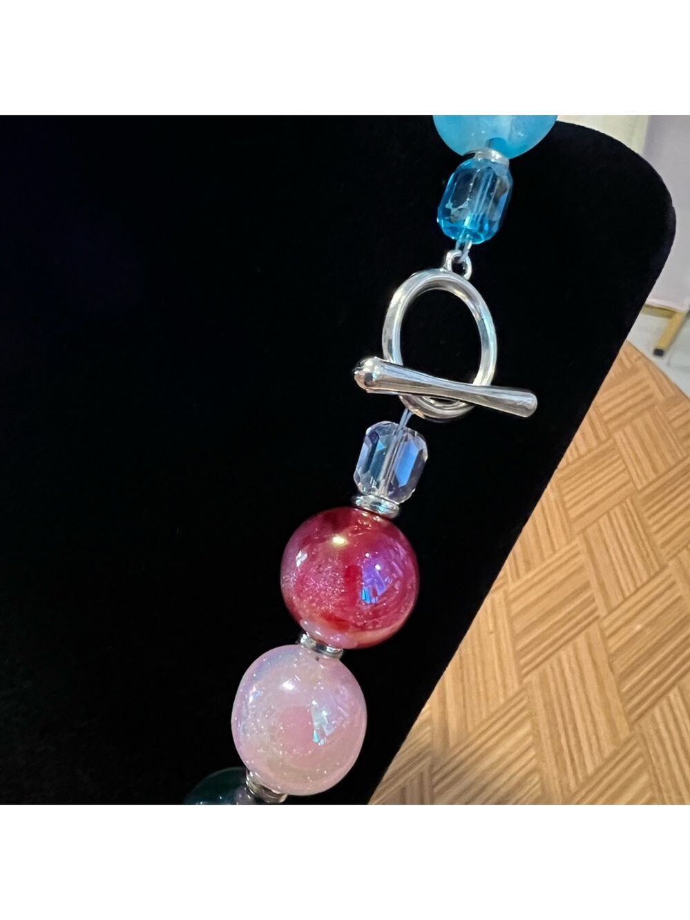 Red and Pink Beaded Necklace with Translucent Beads & Toggle Clasp (Handmade) - Picture 3 of 5